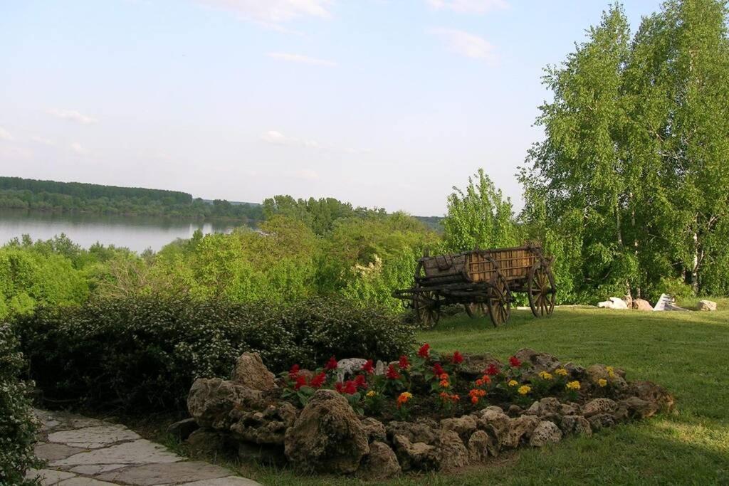 Villa Kornelija Stari Slankamen ภายนอก รูปภาพ