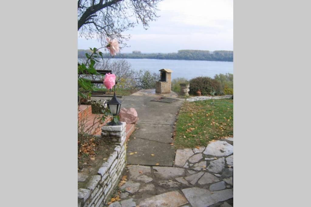 Villa Kornelija Stari Slankamen ภายนอก รูปภาพ