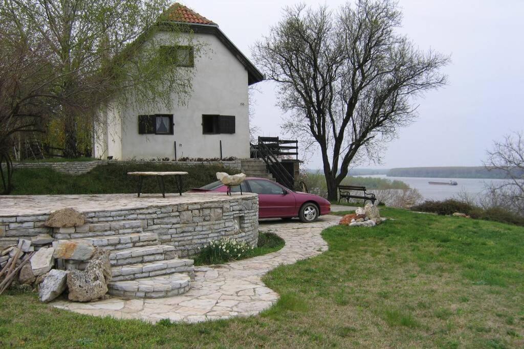 Villa Kornelija Stari Slankamen ภายนอก รูปภาพ